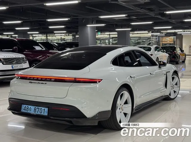Porsche Taycan 2020 thumb 3