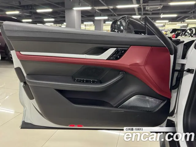 Porsche Taycan 2020 thumb 5