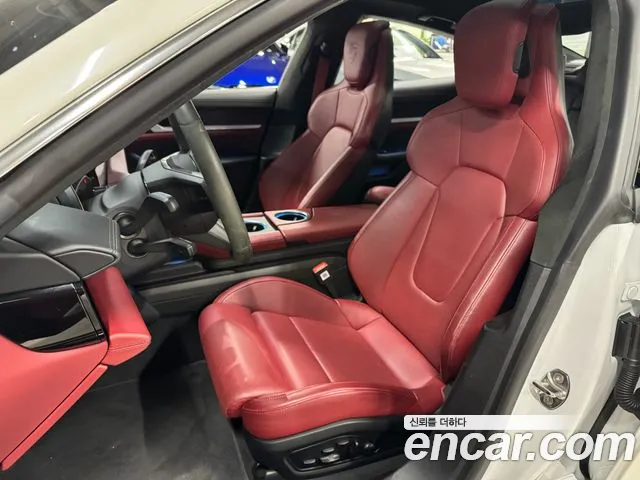 Porsche Taycan 2020 thumb 10