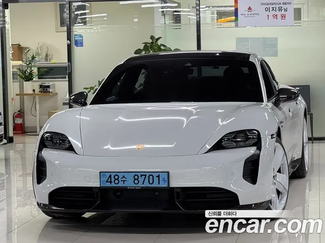 Porsche Taycan 2020 thumb 12