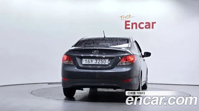 Hyundai Accent 2012 thumb 4