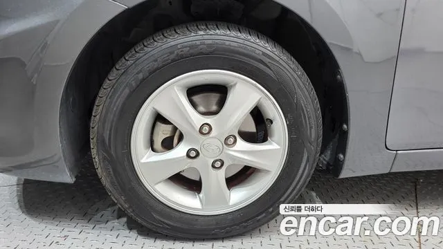 Hyundai Accent 2012 thumb 5