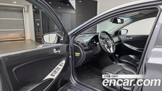 Hyundai Accent 2012 thumb 10