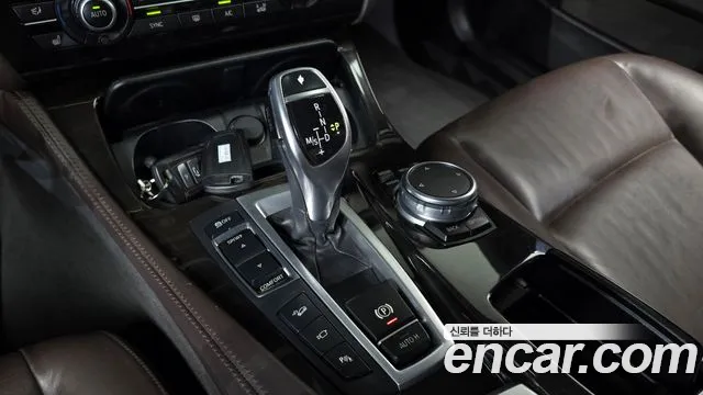 BMW 5-Series 2016 thumb 8