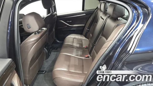 BMW 5-Series 2016 thumb 10