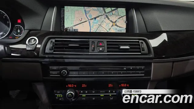 BMW 5-Series 2016 thumb 11