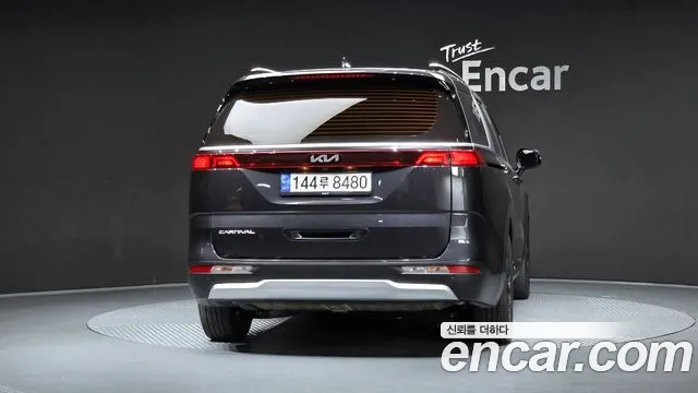 Kia Carnival 2021 thumb 3
