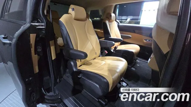 Kia Carnival 2021 thumb 10