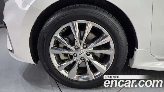 Kia Carnival 2019 thumb 5
