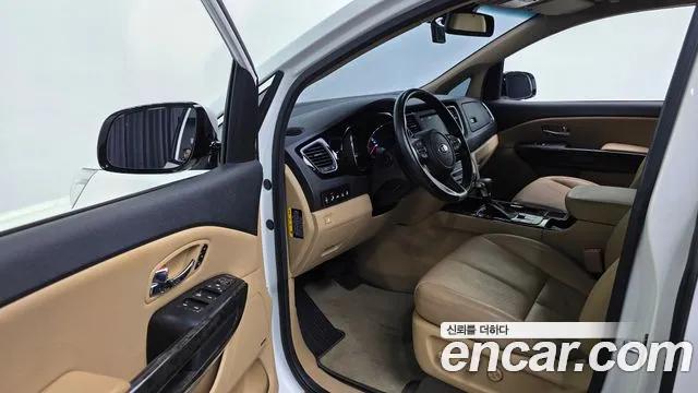 Kia Carnival 2019 thumb 11