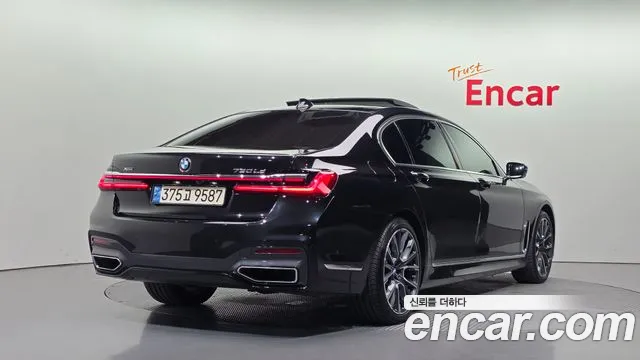 BMW 7-Series 2020 thumb 2