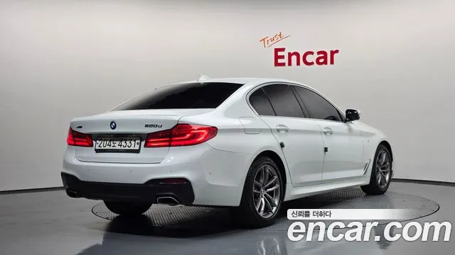 BMW 5-Series 2018 thumb 2