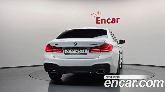 BMW 5-Series 2018 thumb 4