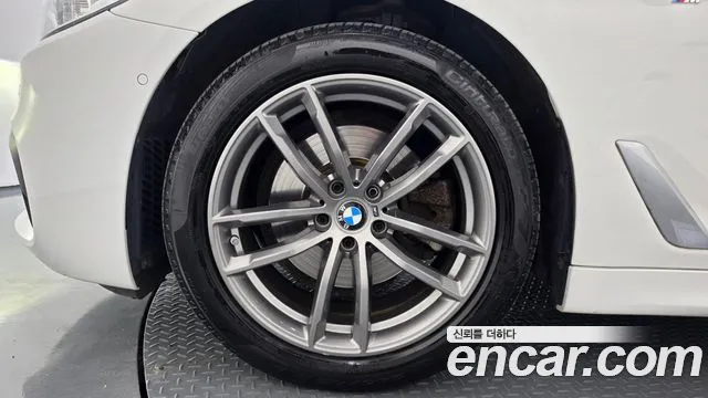 BMW 5-Series 2018 thumb 5