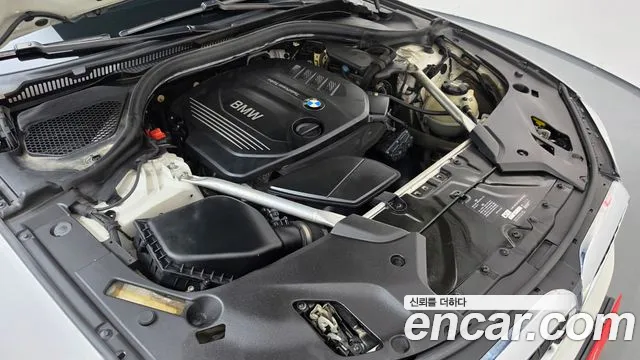 BMW 5-Series 2018 thumb 6