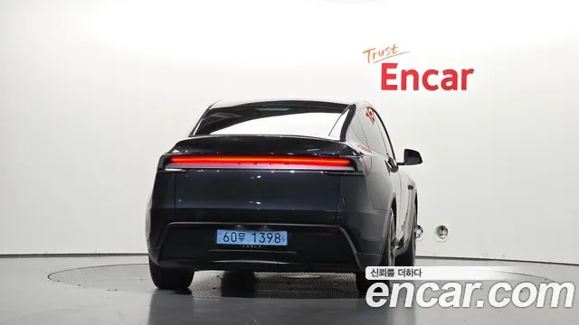 Tesla Model Y 2025 thumb 4