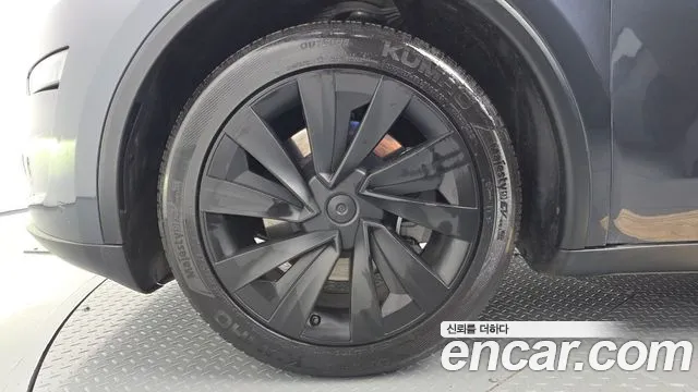 Tesla Model Y 2025 thumb 5