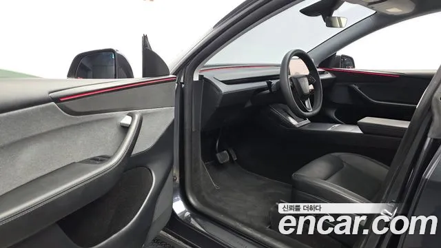 Tesla Model Y 2025 thumb 10