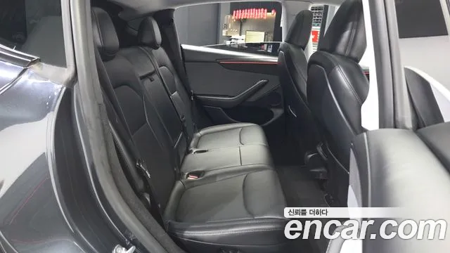 Tesla Model Y 2025 thumb 12