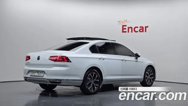 Volkswagen Passat (North America and China) 2018 thumb 2