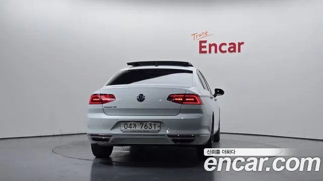 Volkswagen Passat (North America and China) 2018 thumb 4