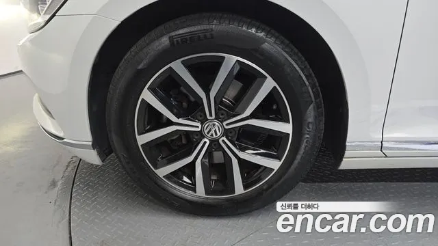 Volkswagen Passat (North America and China) 2018 thumb 5