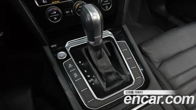 Volkswagen Passat (North America and China) 2018 thumb 9