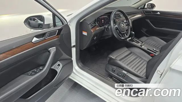 Volkswagen Passat (North America and China) 2018 thumb 10