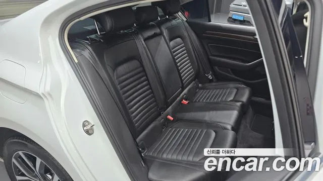 Volkswagen Passat (North America and China) 2018 thumb 12