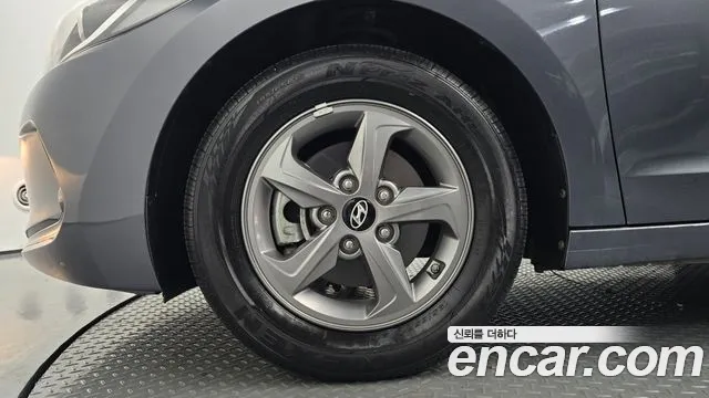 Hyundai Avante 2017 thumb 4