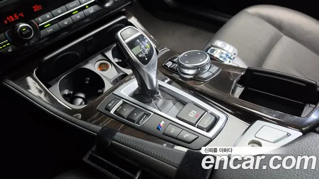 BMW 5-Series 2016 thumb 8