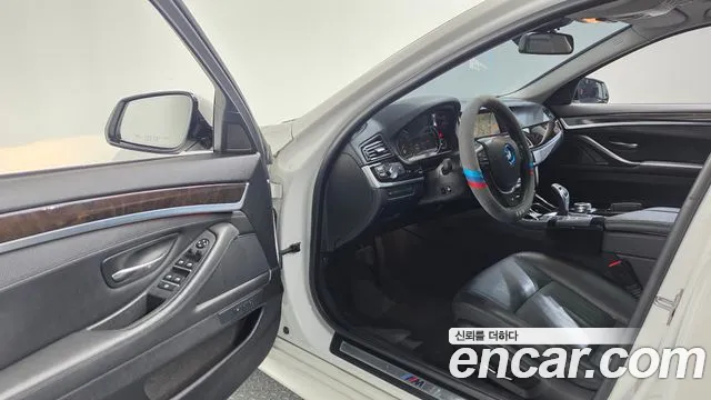 BMW 5-Series 2016 thumb 9