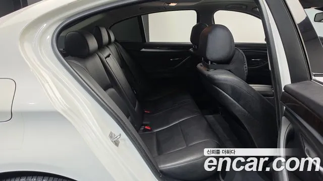 BMW 5-Series 2016 thumb 10
