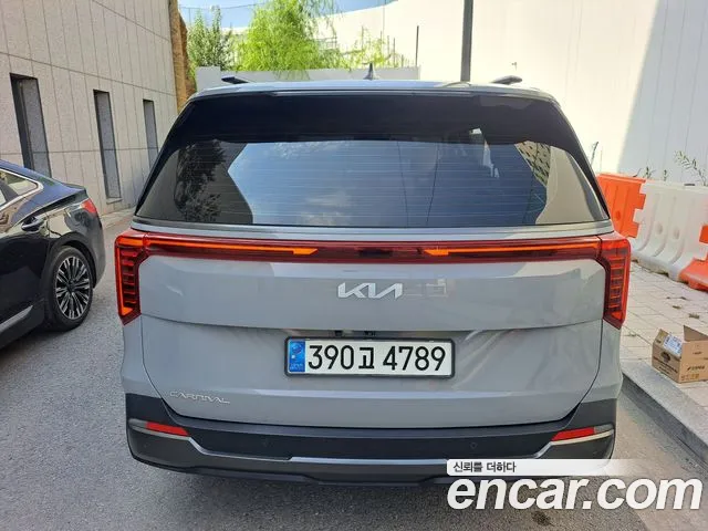 Kia Carnival 2024 thumb 2