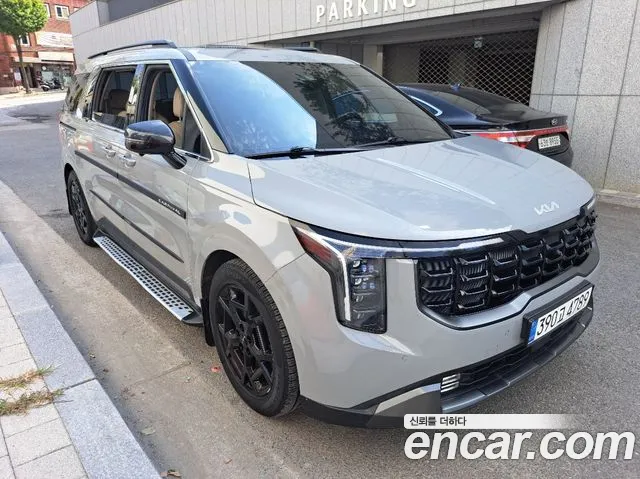 Kia Carnival 2024 thumb 3