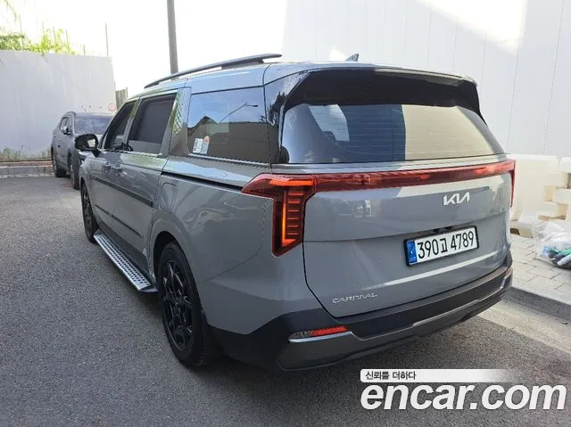 Kia Carnival 2024 thumb 4