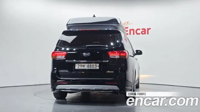 Kia Carnival 2017 thumb 4
