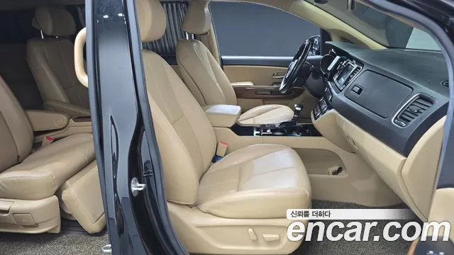 Kia Carnival 2017 thumb 11