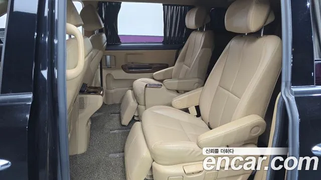 Kia Carnival 2017 thumb 12
