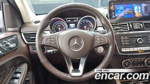 Mercedes-Benz GLS 2017 thumb 12