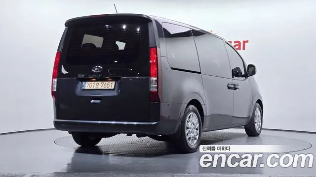 Hyundai Staria 2023 thumb 2