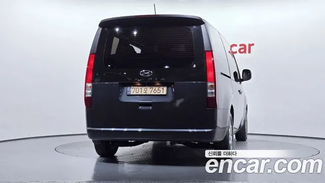 Hyundai Staria 2023 thumb 4