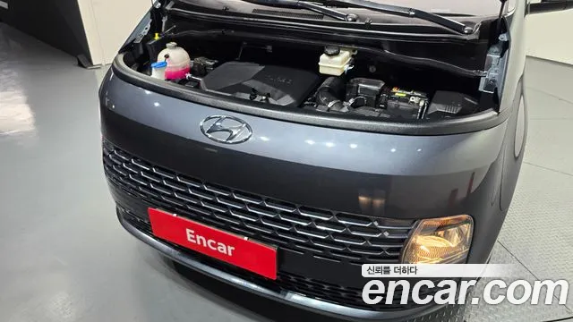 Hyundai Staria 2023 thumb 6