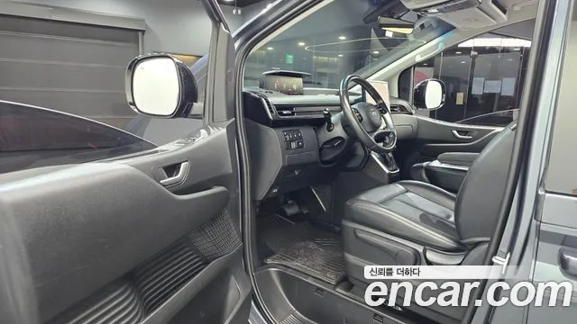 Hyundai Staria 2023 thumb 10