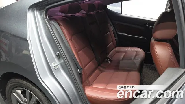 Hyundai Avante 2017 thumb 11