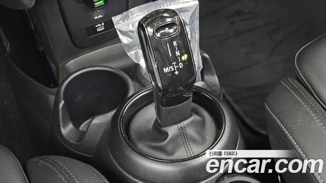 MINI Cooper Convertible 2021 thumb 9