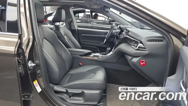 Toyota Camry 2018 thumb 10