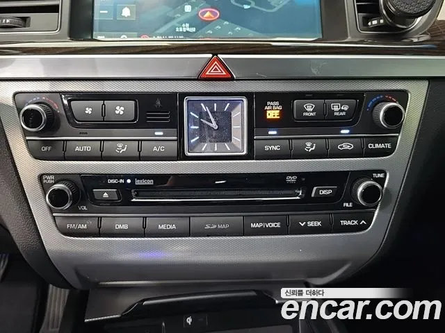 Genesis G80 2017 thumb 10