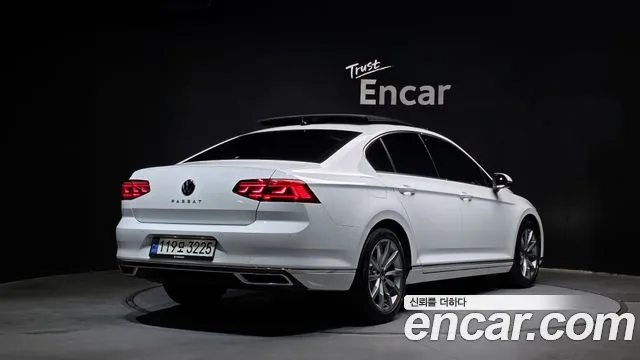 Volkswagen Passat (North America and China) 2021 thumb 2