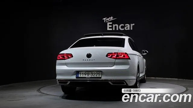 Volkswagen Passat (North America and China) 2021 thumb 4